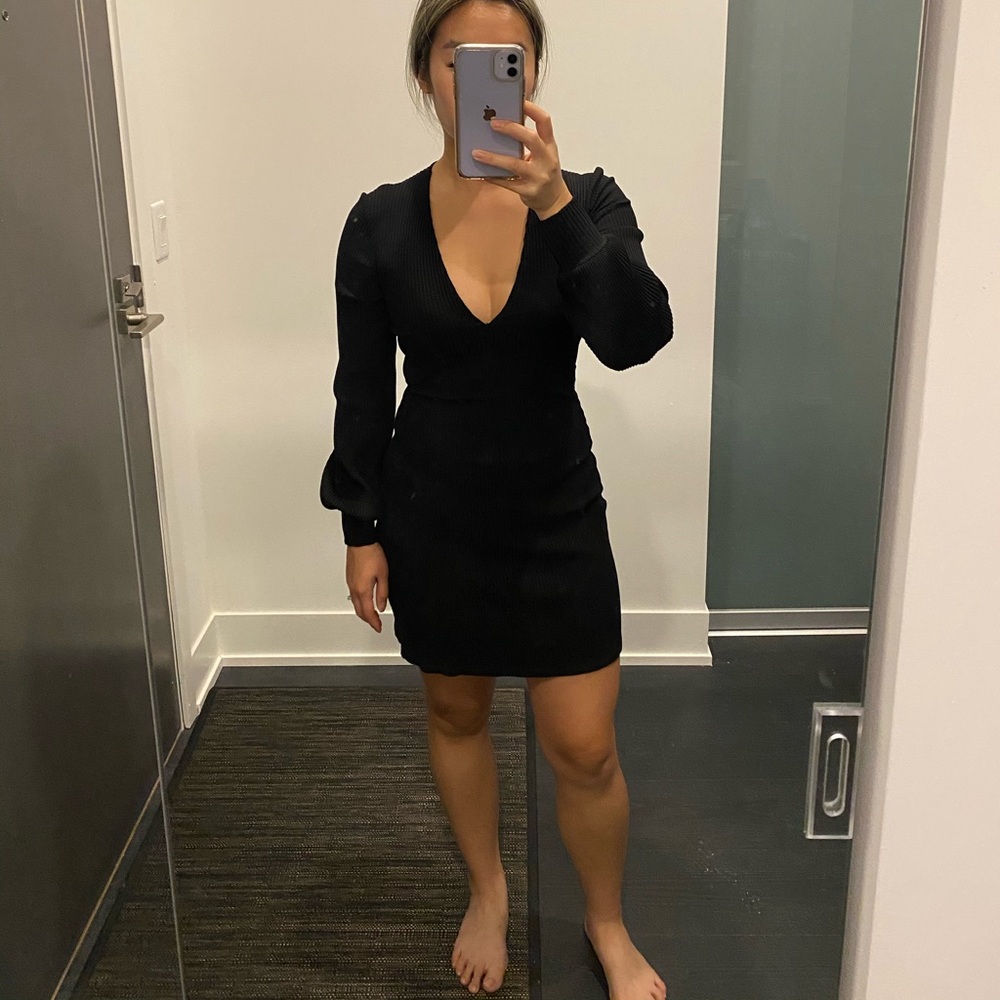 ✨Aritzia Wilfred Ribbed Midi Dress ✨